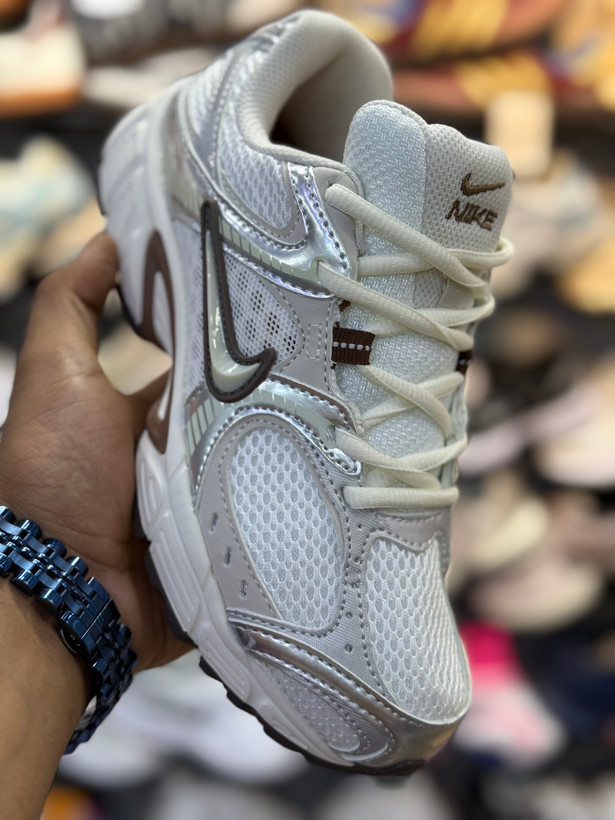 کتونی Nike V5K Run رنگ سفید قهوه ای