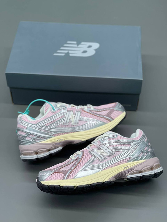 کتونی نیوبالانس ۱۹۰۶Rرنگ کرم صورتی