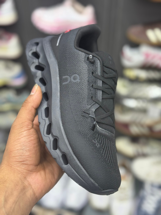 کتونی ورزشی برند آن رانینگ (On Running) مدل Cloudtilt تمام مشکی