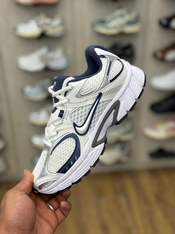 کتونی Nike V5K Run رنگ سفید سرمه ای