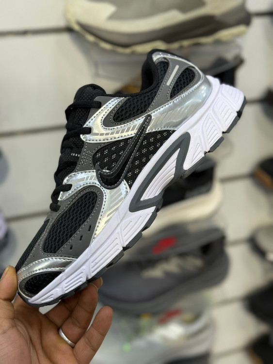 کتونی Nike V5K Run رنگ نقره ای مشکی