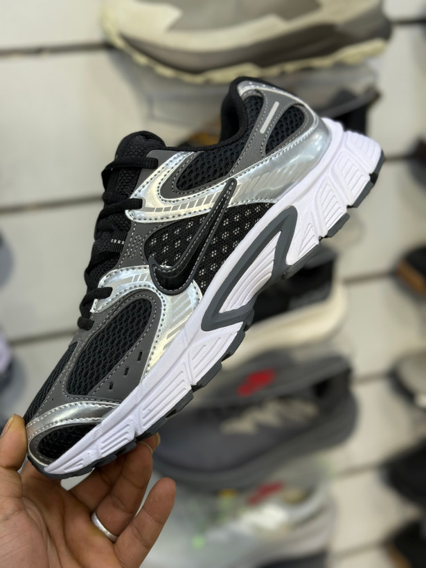 کتونی Nike V5K Run رنگ نقره ای مشکی
